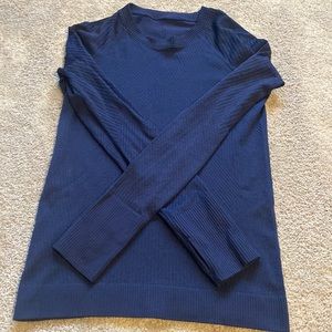 EUC lululemon restful shirt
